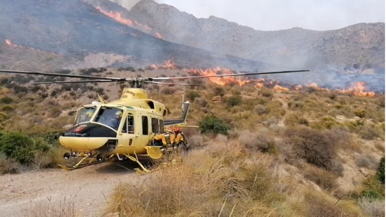 Alarma en Mazarrón: un incendio forestal en la Sierra de Las Moreras moviliza a los medios del Plan Infomur