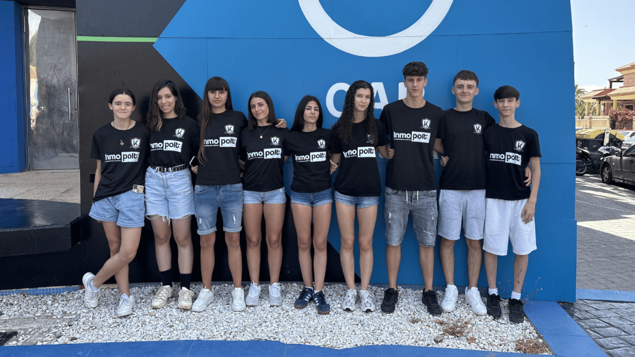 Taekwondistas del Koryo becados como internos en la puerta del CAR Murcia