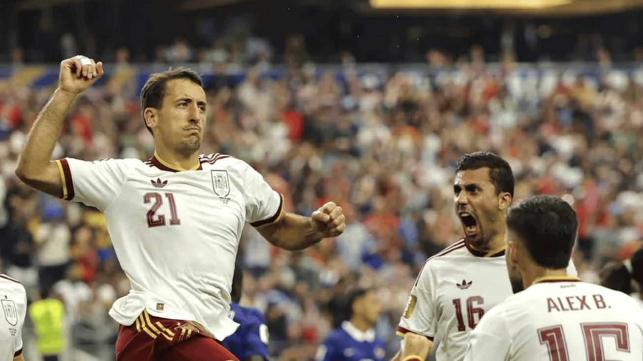 Mikel Oyarzabal celebra un gol en el partido de semifinales del Mundial de la FIFA 2026. EFE/ Lavandeira Jr