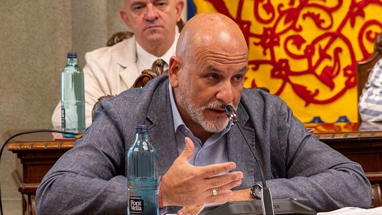 VOX condiciona su apoyo a los presupuestos regionales a la reforma del paseo marítimo de Los Nietos
