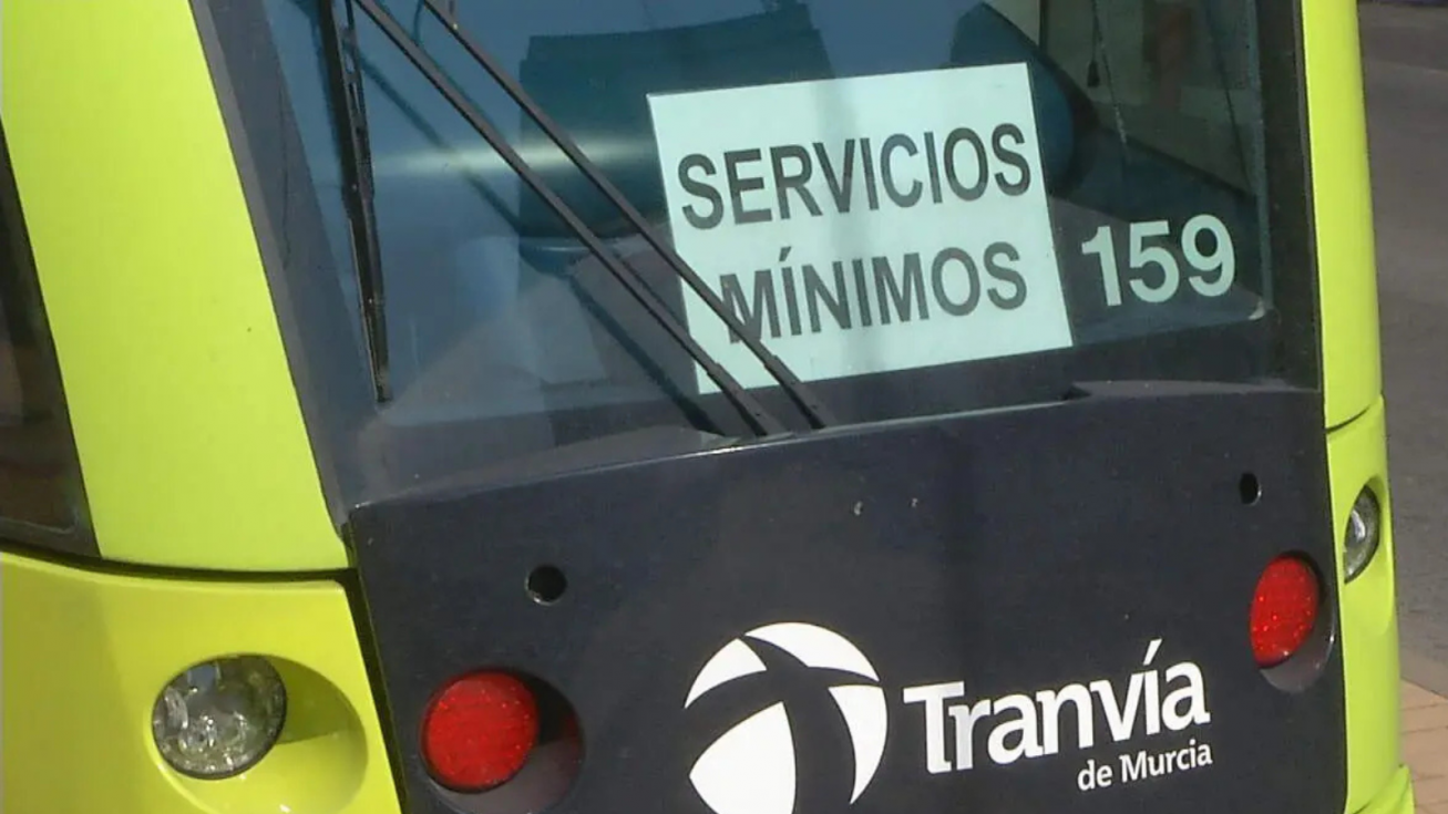 El Tranv&iacute;a de Murcia durante la huelga del transporte.
