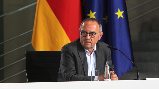 En la imagen, el copresidente de los socialdem&oacute;cratas, Norbert Walter-Borjans. EFE/EPA/Mika Schmidt/Archivo
