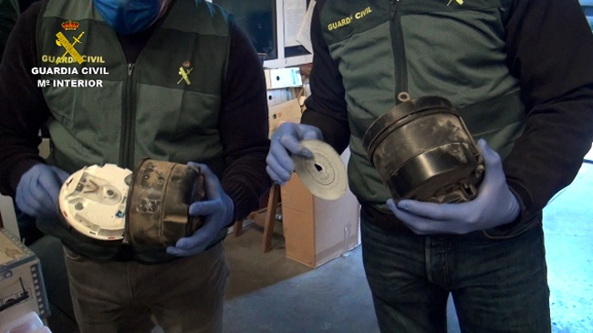 La Guardia Civil muestra los tac&oacute;grafos manipulados