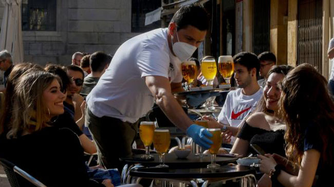 El mayor descenso del desempleo se produjo en el sector servicios