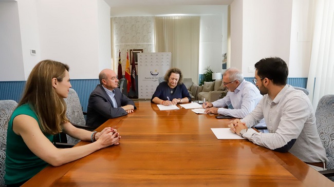 Firma del convenio entre la Autoridad Portuaria y la empresa Masol