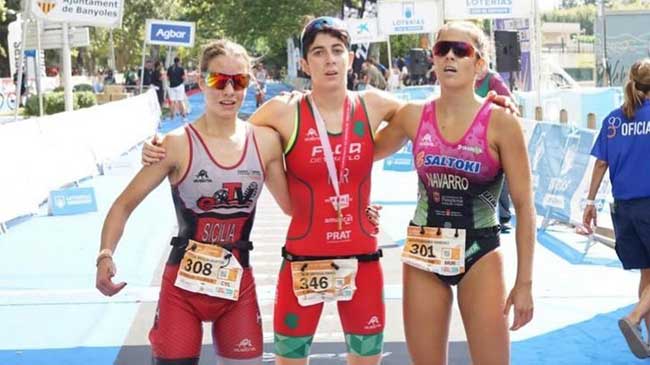 La murciana Nieves Navarro, a la derecha, bronce en en el Campeonato de Espa&ntilde;a de Triatl&oacute;n Juvenil