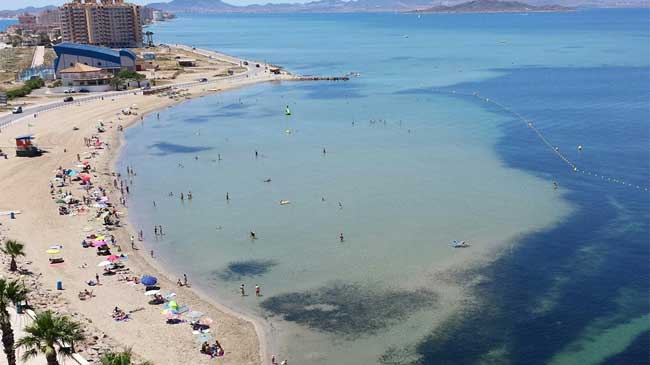 Playa de La Manga el pasado julio