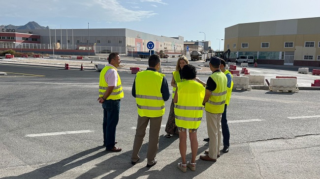 La directora general de Carreteras, Mar&iacute;a Casaj&uacute;s, visita las obras de la nueva rotonda de acceso a Abanilla