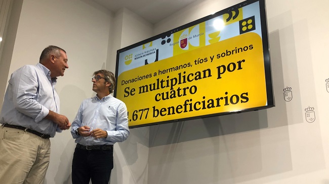 El consejero de Econom&iacute;a,&nbsp;Luis Alberto Mar&iacute;n, y el director general de la Agencia Tributaria de la Regi&oacute;n, Juan Mar&iacute;n, informan de la evoluci&oacute;n de las donaciones entre hermanos, t&iacute;os y sobrinos