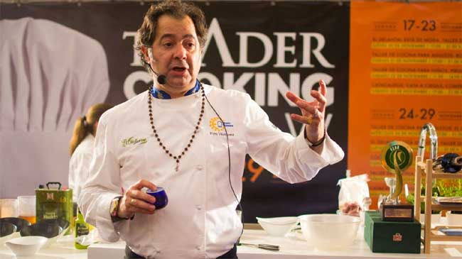 El chef Firo V&aacute;zquez, propietario de El Olivar, en Moratalla (Imagen: Las gastrocr&oacute;nicas)