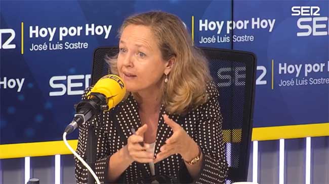 Nadia Calviño durante la entrevista en la Cadena Ser Nadia Calviño durante la entrevista en la Cadena Ser