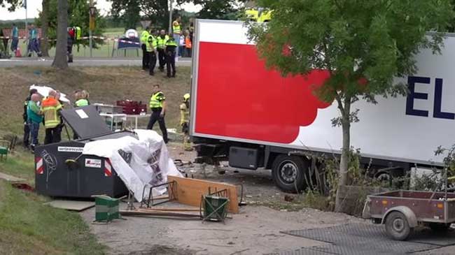 El cami&oacute;n arroll&oacute; a los vecinos que estaban de celebraci&oacute;n