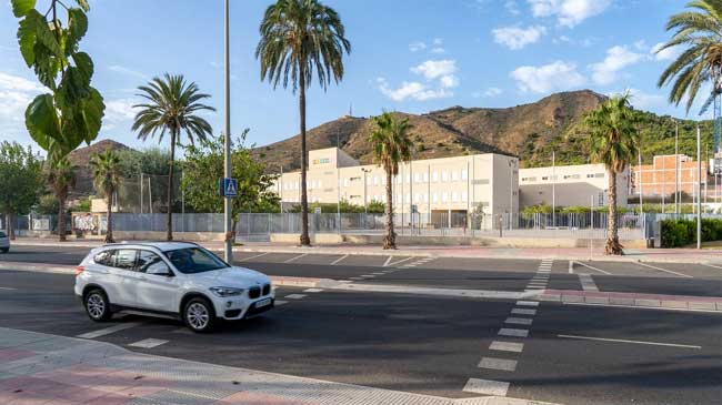 Colegio Atalaya en la avenida del Cant&oacute;n