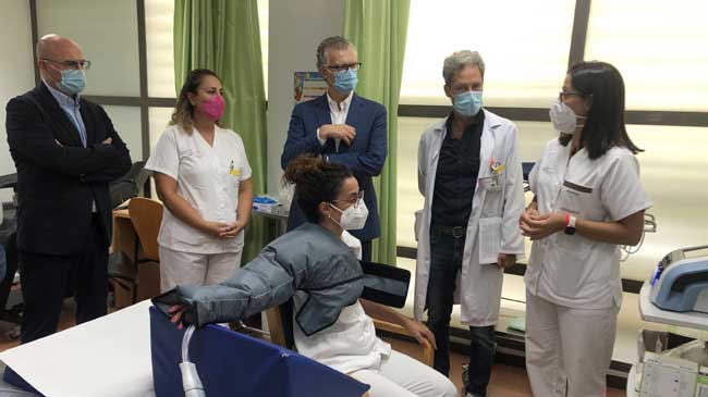 El consejero Juan Jos&eacute; Pedre&ntilde;o en el hospital 'Lorenzo Guirao', en Cieza