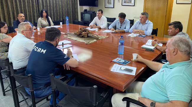 Dirigentes de Vox reunidos con directivos de la Federaci&oacute;n Regional de Caza