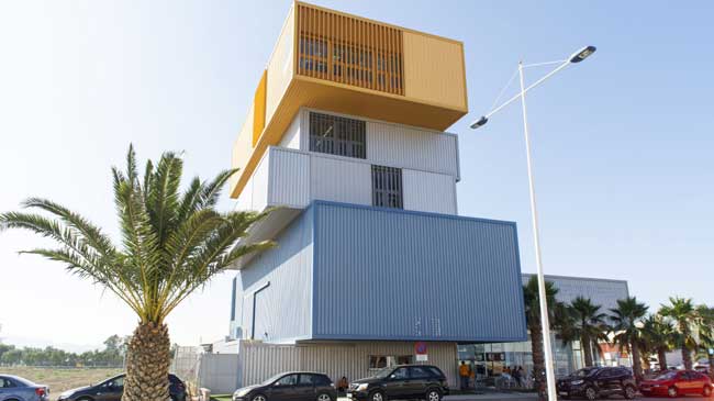 Centro de negocios y sal&oacute;n de actos de Industrial Alhama