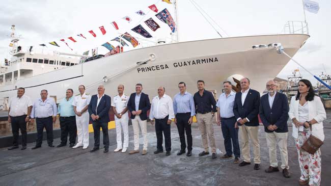 Momento de la presentaci&oacute;n del buque 'Princesa Guayarmina'