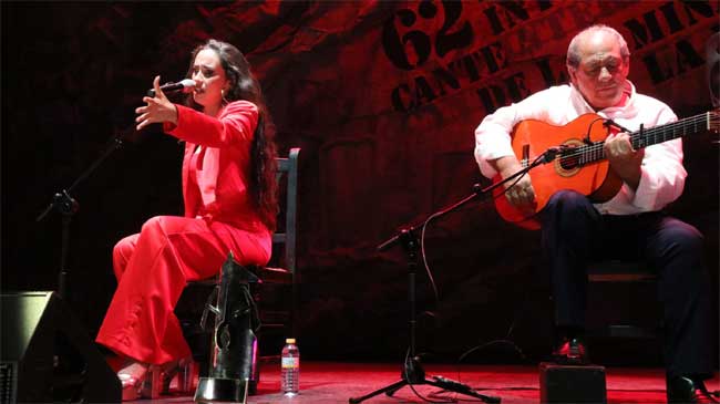 La cordobesa Roc&iacute;o Luna, en un momento de su actuaci&oacute;n durante la final del Festival