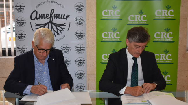 José María Tortosa, presidente de AMEFMUR, y Manuel Ruiz Escudero, presidente de Caja Rural Central José María Tortosa, presidente de AMEFMUR, y Manuel Ruiz Escudero, presidente de Caja Rural Central