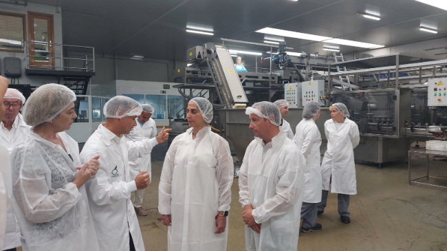 La consejera Sara Rubira, en la visita realizada a la empresa Olispania en Jumilla La consejera Sara Rubira, en la visita realizada a la empresa Olispania en Jumilla