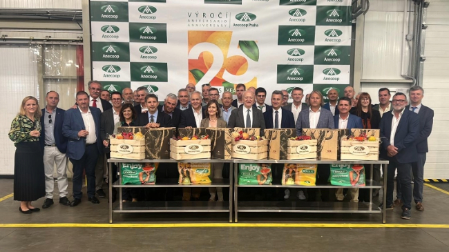 Imagen de la inauguraci&oacute;n del nuevo almac&eacute;n de Anecoop Praha