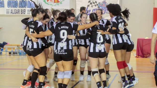 El equipo de voleibol del FC Cartagena durante la temporada pasada.