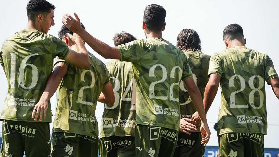 Jugadores del Real Murcia durante el amistoso ante la UD Melilla. Jugadores del Real Murcia durante el amistoso ante la UD Melilla.