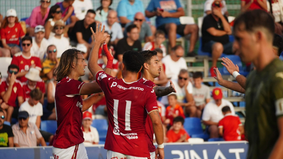 El Real Murcia se impone al Imperial en el último amistoso de pretemporada. El Real Murcia se impone al Imperial en el último amistoso de pretemporada.