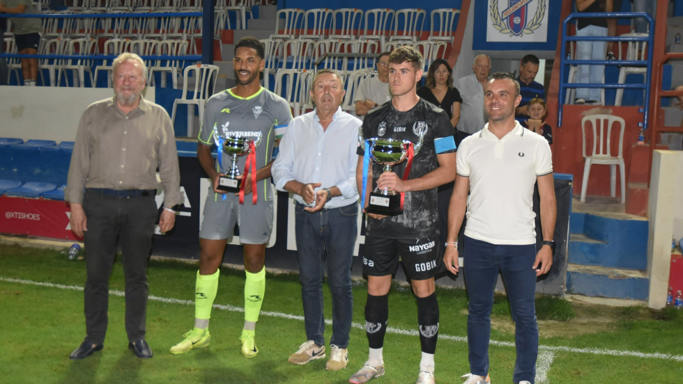El Yeclano se impone al Santomera en el Trofeo del Vino. El Yeclano se impone al Santomera en el Trofeo del Vino.