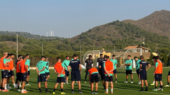 Entrenamiento matinal del FC Cartagena.