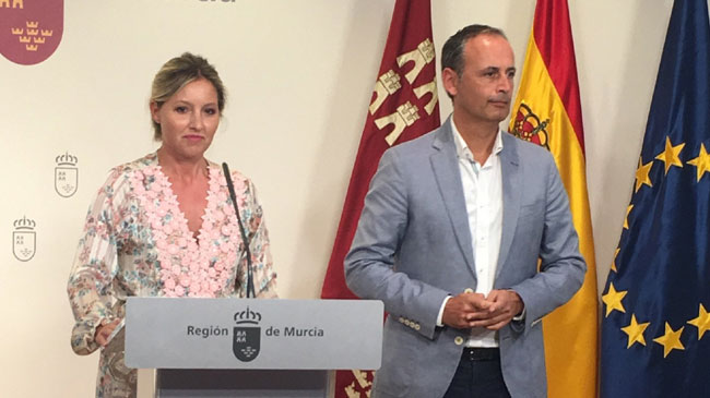 Ana Martínez Vidal, portavoz del Gobierno regional, y Javier Celdrán, consejero de Hacienda Ana Martínez Vidal, portavoz del Gobierno regional, y Javier Celdrán, consejero de Hacienda