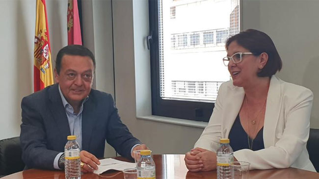 Jos&eacute; Mar&iacute;a Albarrac&iacute;n e Isabel Franco, durante la reuni&oacute;n