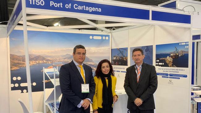 Los representantes de la Autoridad Portuaria en la feria que se celebra en Aberdeen