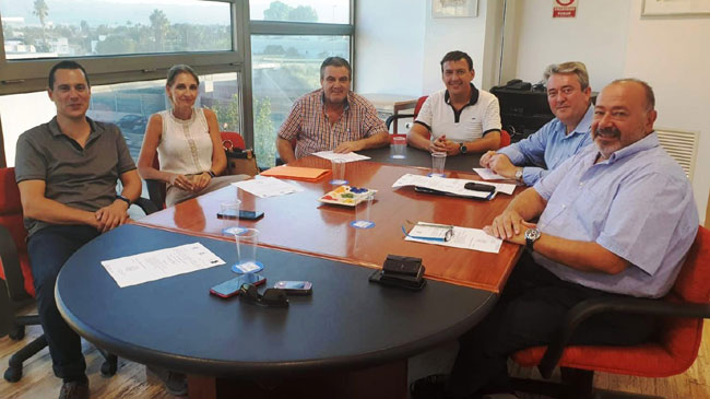 Directiva de la asociaci&oacute;n ADEIM reunida en la sede de Fremm