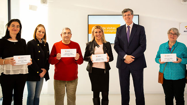 Entrega de cheques de la pasada convocatoria de ayudas
