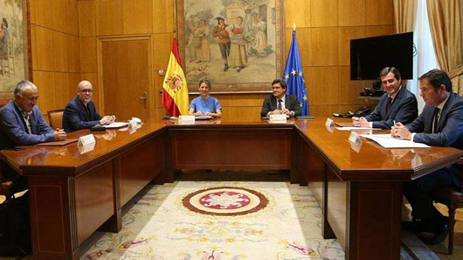Los ministros de Trabajo y de Seguridad Social cerraron el acuerdo con los agentes sociales