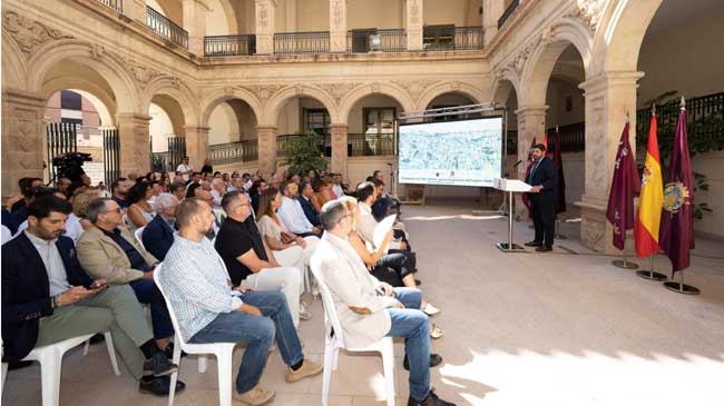 Momento de la presentaci&oacute;n del Plan en el claustro del convento de La Merced