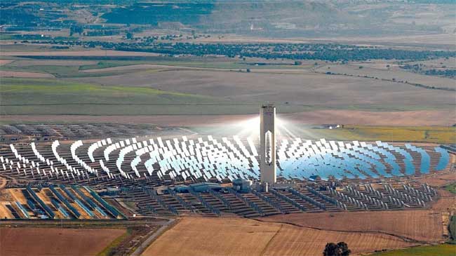 Planta solar de Abengoa en Sevilla, la empresa de mayor tama&ntilde;o que present&oacute; en agosto concurso de acreedores