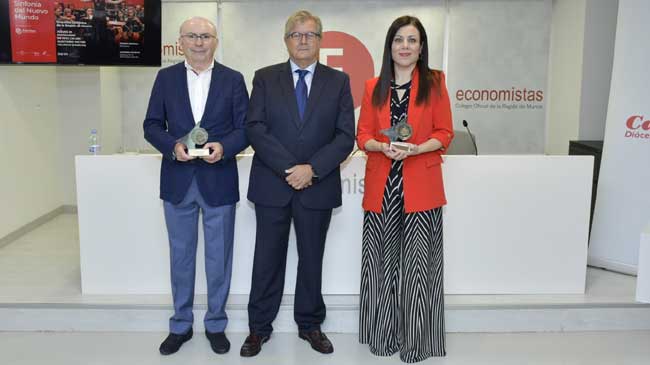 Jos&eacute; Antonio Planes, Ram&oacute;n Madrid (decano del Colegio de Economistas) y Virginia Mart&iacute;nez