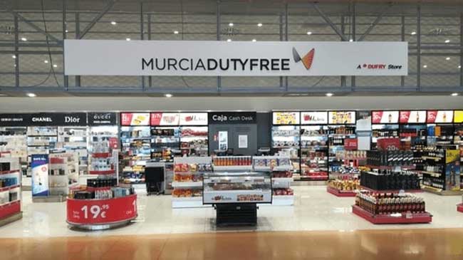 Uno de los locales abiertos al p&uacute;blico en el aeropuerto de Corvera