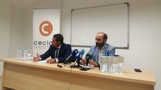 El director del INFO, Joaqu&iacute;n G&oacute;mez, y el presidente de Ceclor, Juan J&oacute;dar, atienden a los medios tras la reuni&oacute;n celebrada en Lorca