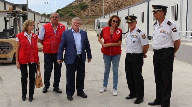 Jos&eacute; V&eacute;lez, acompa&ntilde;ado del jefe Superior de la Polic&iacute;a, Ignacio del Olmo, visita el nuevo CATE de Cartagena
