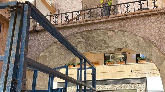 Trabajos de recuperaci&oacute;n en el conjunto hist&oacute;rico del Arco de la Aurora
