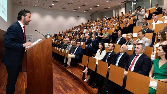 Hern&aacute;ndez Zapata ante la asamblea general de Fremm