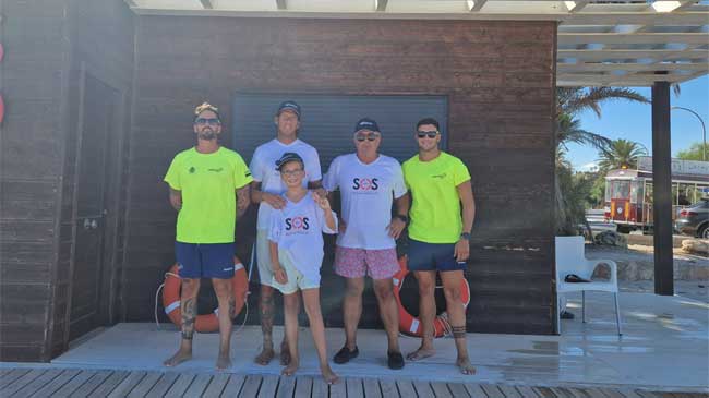 Los responsables de MySmartBEACH y Ambumar con Manu Navarro