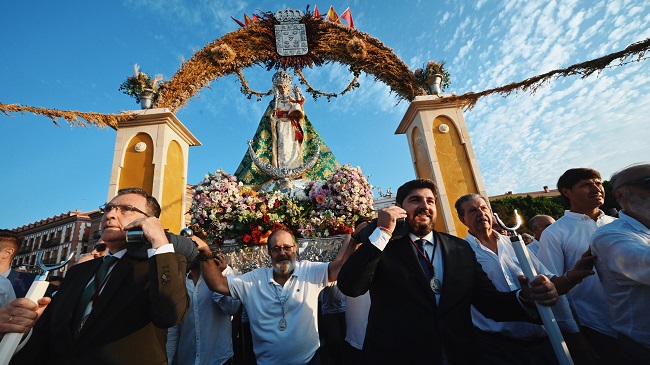 La Virgen de la Fuensanta, en romer&iacute;a de regreso a su santuario