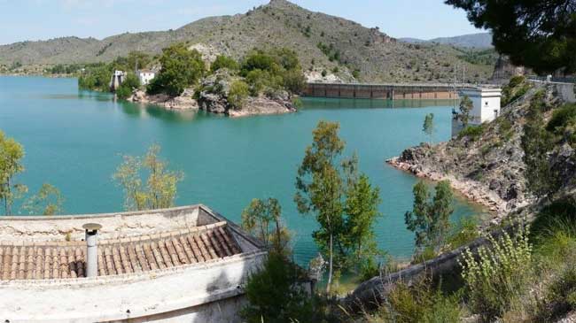 Embalse de El Talave, en el r&iacute;o Mundo