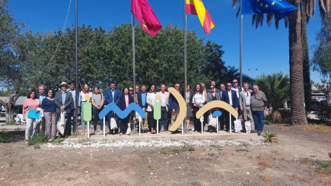 La consejera Sara Rubira, junto a la delegaci&oacute;n de Latinoam&eacute;rica durante su visita al IMIDA