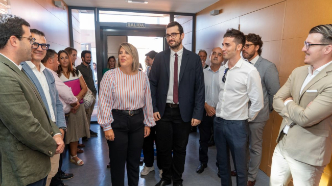 La alcaldesa asiste a la asamblea general de AJE Cartagena