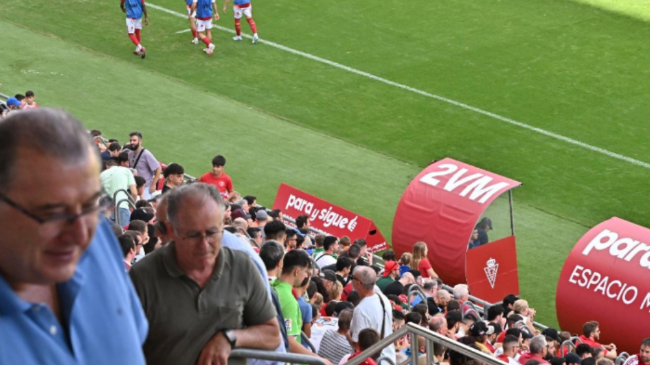 El logo de 2VM en el estadio del Real Murcia El logo de 2VM en el estadio del Real Murcia